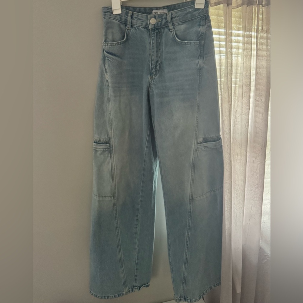 Zara, Stylish Light Blue, Mid Rise, Wide-Leg Jeans, Worn once.